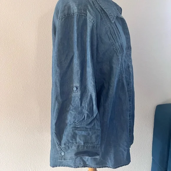 Gloria Vanderbilt Giselle Chambray button down top - Picture 6 of 9